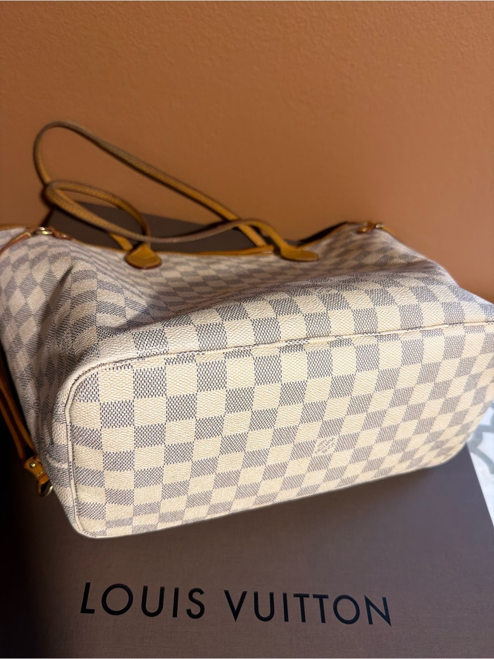 Louis Vuitton Damier Azur Tote with Vachetta Trim in White and Tan - Picture 3 of 6